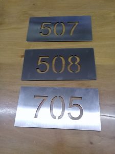 placas con números para departamentos en acero inoxidable calado laser